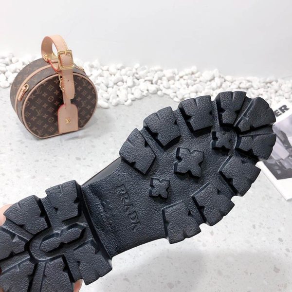 【日本未発売】プラダ ブラッシュドレザー ローファー pux53347 - 画像 (9)