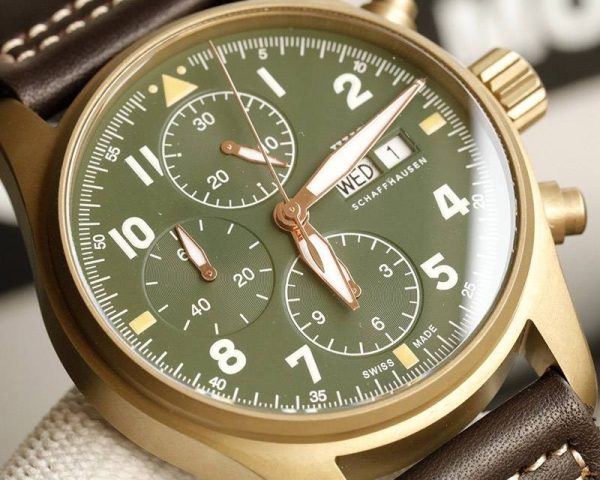 新作IWC パイロットウォッチクロノ 偽物 オートマティック スピットファイア iwm60520 - 画像 (5)