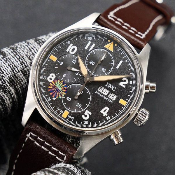 累積売上総額第１位！IWC パイロットウォッチ 偽物 クロノ オートマティック スピットファイア iwf14016 - 画像 (3)