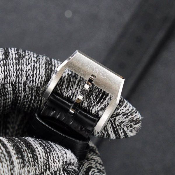 累積売上総額第１位！IWC パイロットウォッチ 偽物 クロノ オートマティック スピットファイア iwf14016 - 画像 (9)