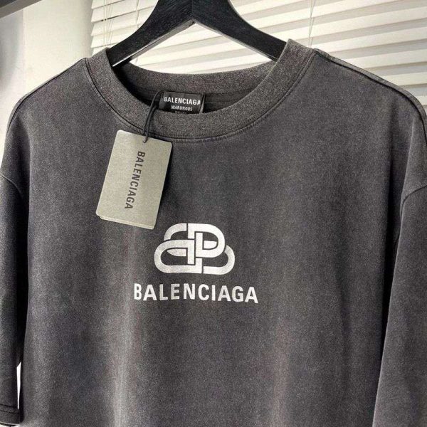超話題!バレンシアガ 偽物 オーバーサイズBB tシャツ bab81456 - 画像 (2)