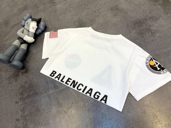 送料込バレンシアガ  × NASA 偽物 スペース ロゴ Tシャツ ホワイト bah41099 - 画像 (5)
