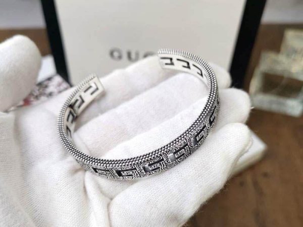 日本未入荷 グッチ★ブレスレット コピー★スクエアG シルバー ブレスレット gut77958 - 画像 (4)