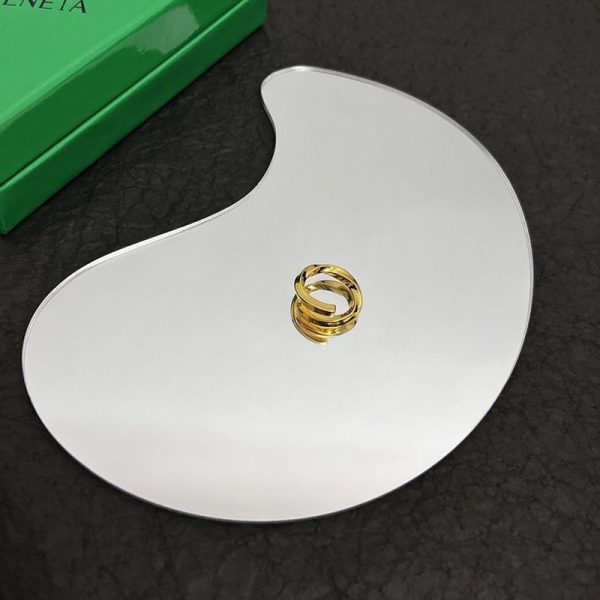 累積売上総額第１位！ボッテガヴェネタ リング 偽物 ツイスト 18K イエローゴールド ギフト boh39059 - 画像 (2)