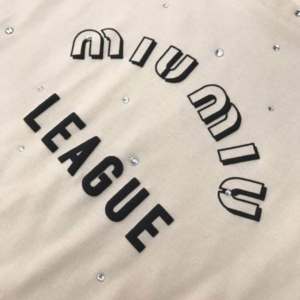 春夏新作ミュウミュウ Leagueロゴ入りのアイコニックなTシャツ コピー mye90148 - 画像 (4)