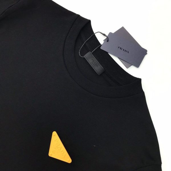 大人気!!新色プラダ スーパーコピー コントラストトライアングル ロゴ コットンTシャツ ブラック pue73875 - 画像 (3)
