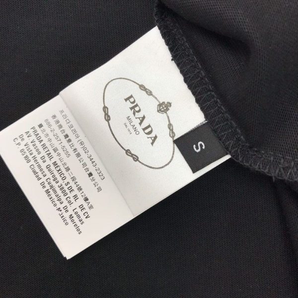 大人気!!新色プラダ スーパーコピー コントラストトライアングル ロゴ コットンTシャツ ブラック pue73875 - 画像 (6)