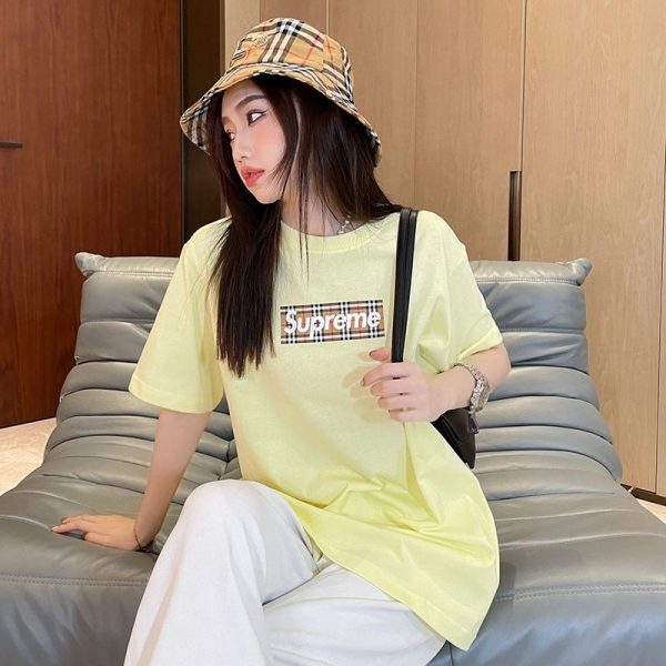 人気急上昇最強コラボ シュプリーム × バーバリー ボックスロゴTシャツ 偽物 She85649 - 画像 (3)