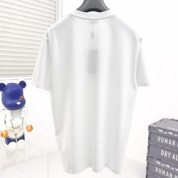 世界中で大人気♪フェンディ ROMA ロゴ クルーネック Tシャツ コピー fec93945 - 画像 (2)