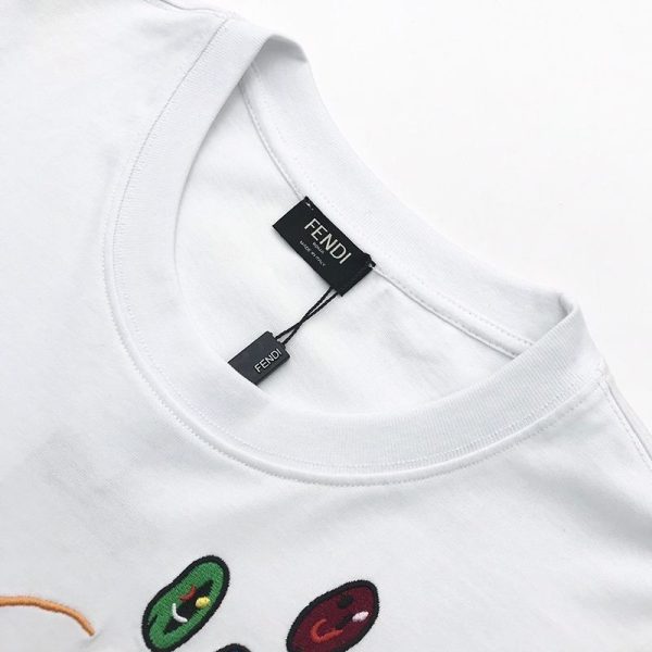 世界中で大人気♪フェンディ ROMA ロゴ クルーネック Tシャツ コピー fec93945 - 画像 (3)