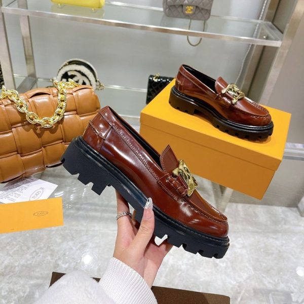 大人気！TODS 偽物 レディース ローファー レザー ロゴ入りメタル toh92885 - 画像 (4)