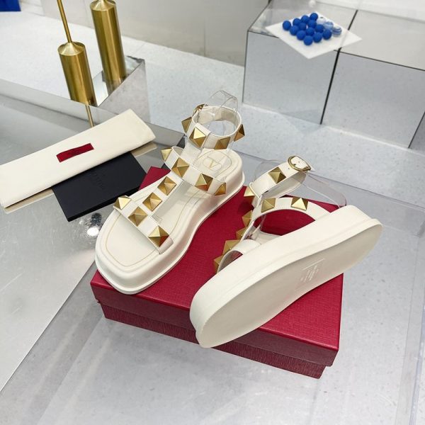 入手困難 ヴァレンティノ フラットフォーム ローマンスタッズ サンダル 偽物 40MM Vuk86118 - 画像 (3)