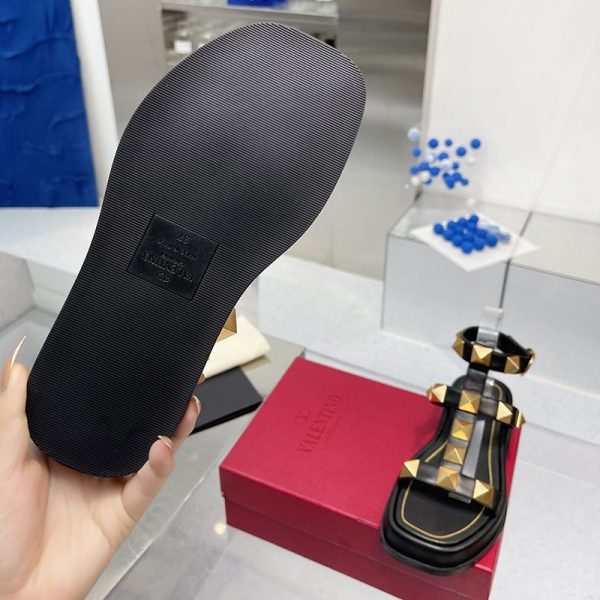 春もの新作ヴァレンティノ フラットフォーム ローマンスタッズ サンダル 偽物 40MM Vue39502 - 画像 (4)