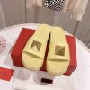 2022春と夏の新しいヴァレンティノ リベット 厚底サンダル スーパーコピー Vuf48000 - 画像 (2)
