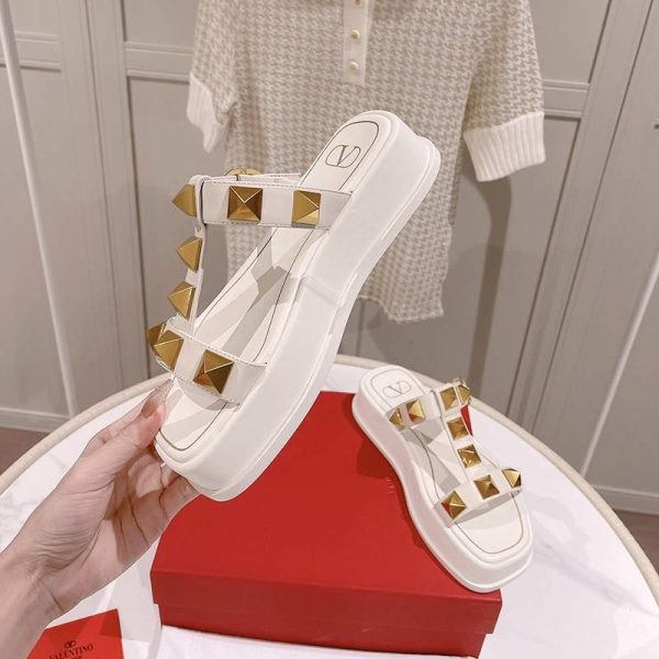 お洒落に♪ヴァレンティノ リベット 厚底サンダル 偽物 【追跡付】 Vud86692 - 画像 (4)