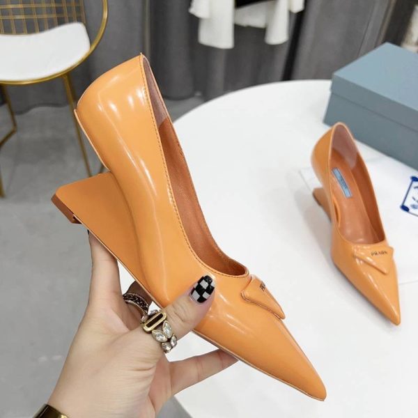 希少色 早い者勝ち♡プラダ トライアングルロゴ パンプス コピー  多色 pug46381 - 画像 (11)
