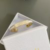 世界中で大人気♪ディオール"ディオール Code"メタル&ラッカー バングル Gold del25178 - 画像 (4)