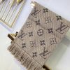 希少色エシャルプロゴマニア 偽物☆ルイヴィトンマフラー コピー グリペルルLOGOMANIA vuj58703 - 画像 (2)