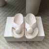 ☆人気【ロエベ】トングサンダル 偽物 FOAM SLIDE フォームスライド 5色 L616S03X02 - 画像 (8)