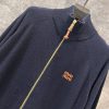 24FW ミュウミュウ コピー スタンドカラー ジッパー レザー ロゴ レタード ニット カーディガン ジャケット mya10783 - 画像 (3)