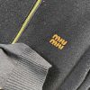 24FW ミュウミュウ コピー スタンドカラー ジッパー レザー ロゴ レタード ニット カーディガン ジャケット mya10783 - 画像 (8)